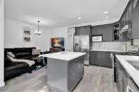 5653 148A STREET - thumbnail 5