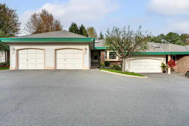 57 3115 TRAFALGAR STREET - photo 1 of 31