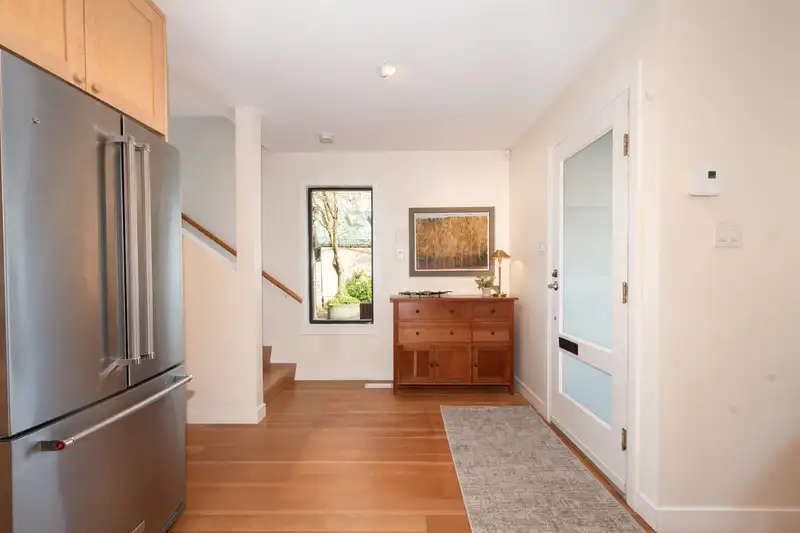 805 FERRY ROW - photo 2 of 40