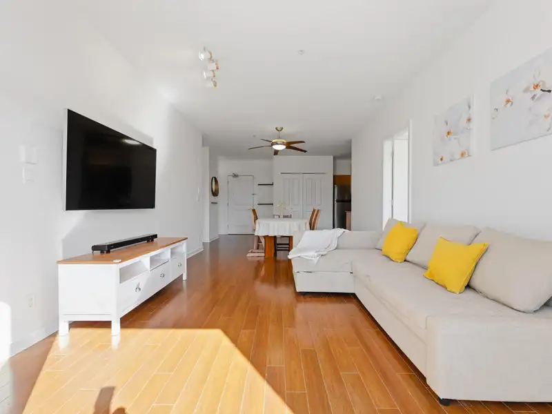 302 4479 W 10TH AVENUE - photo 4 of 29