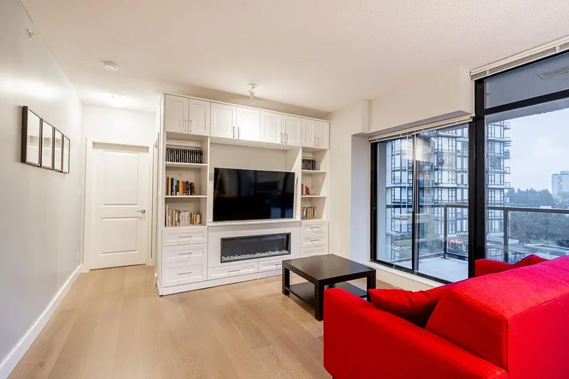 702 15 E ROYAL AVENUE - photo 4 of 25