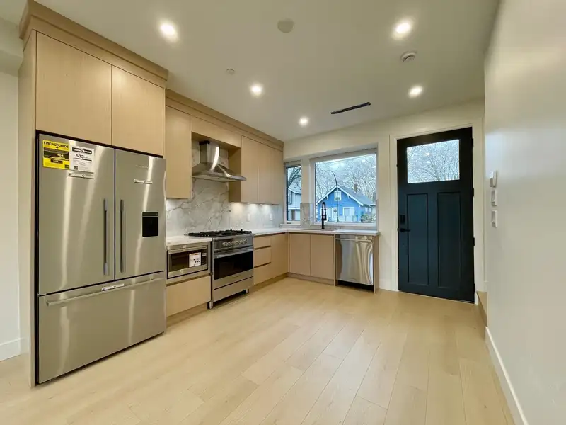 162 E 43RD AVENUE - photo 2 of 12