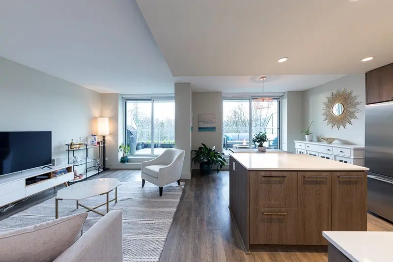 608 680 SEYLYNN CRESCENT - photo 1 of 25