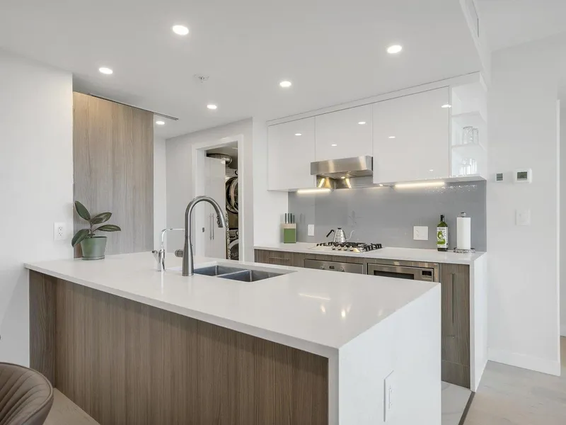 1106 2221 E 30TH AVENUE - photo 2 of 25