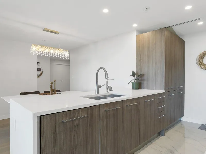 1106 2221 E 30TH AVENUE - photo 4 of 25