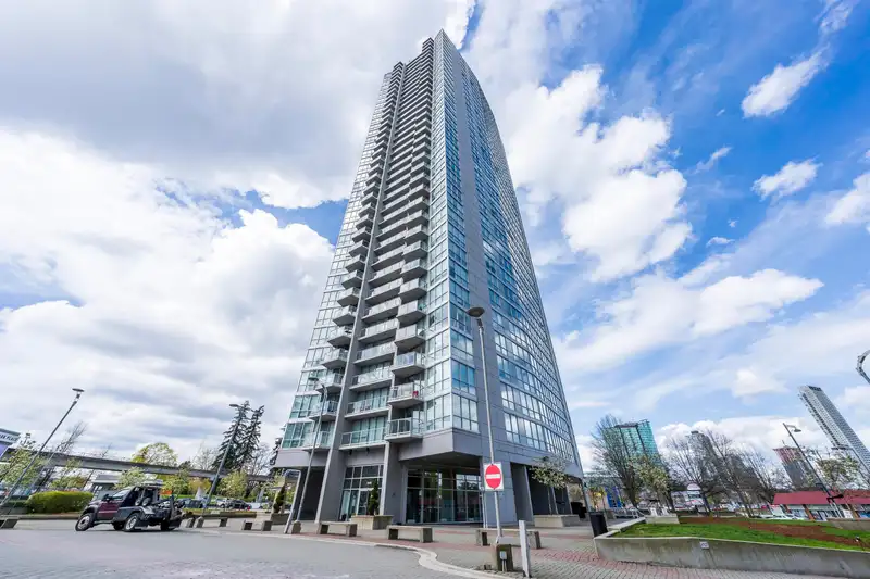 2504 13618 100 AVENUE - photo 1 of 27
