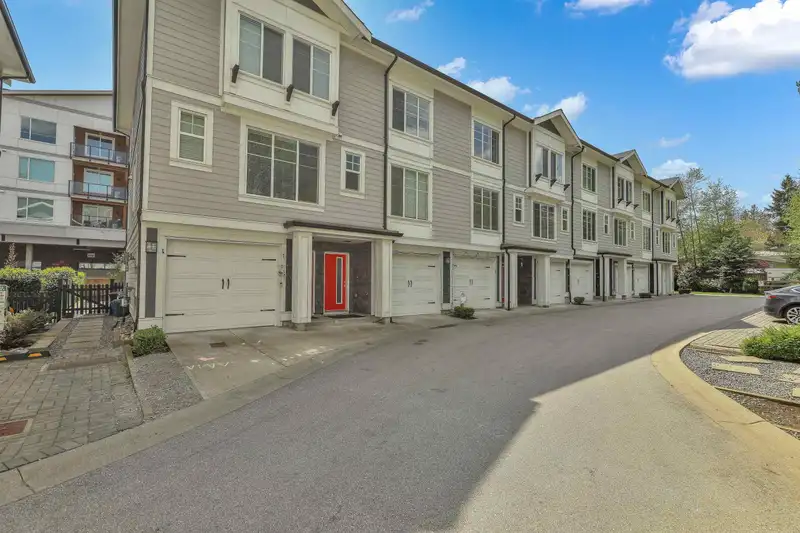 24 14499 64 AVENUE - photo 4 of 34