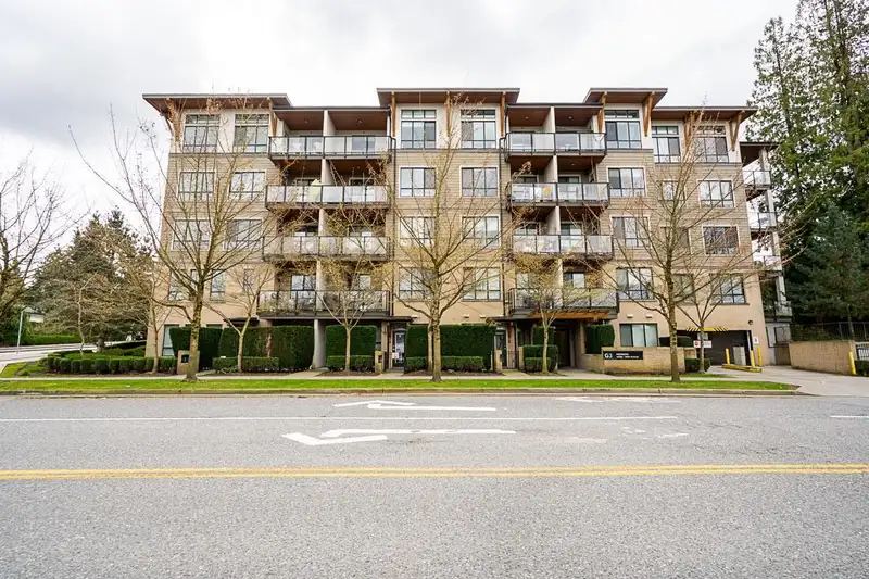 405 15388 105 AVENUE - photo 3 of 37