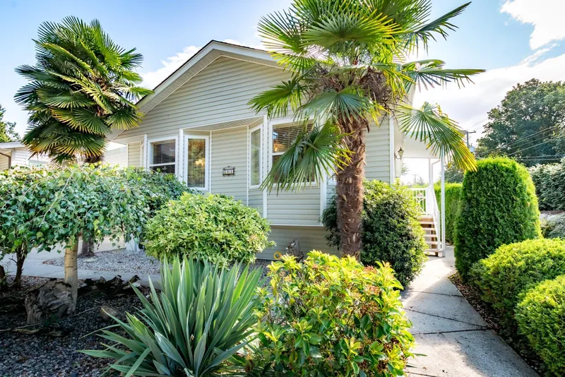 101 4510 SUNSHINE COAST HIGHWAY - photo 2 of 25