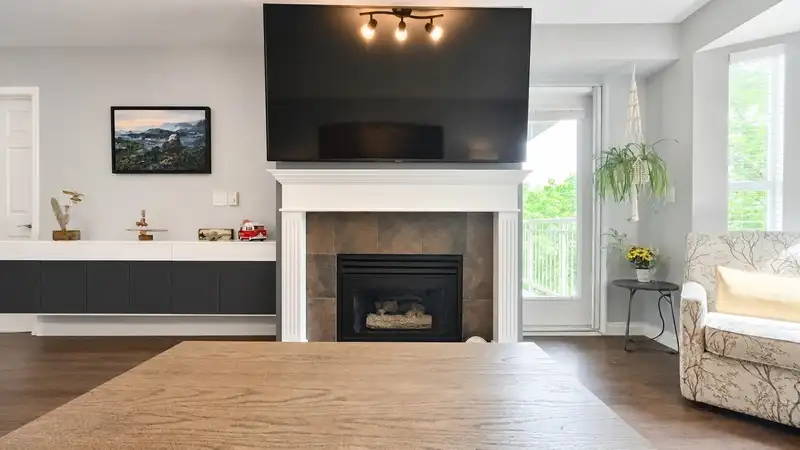 306 2393 WELCHER AVENUE - photo 4 of 35