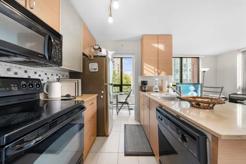 502 909 MAINLAND STREET - photo 3 of 25