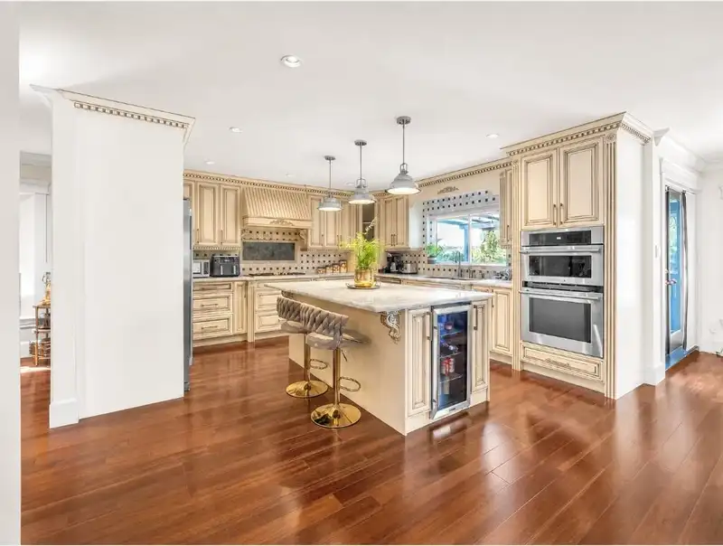 3263 NORWOOD AVENUE - photo 3 of 22