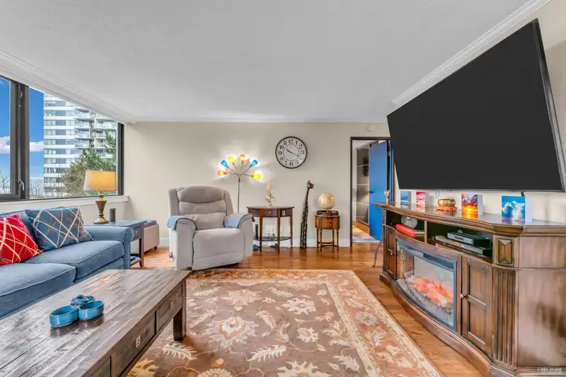 501 1725 PENDRELL STREET - photo 2 of 21