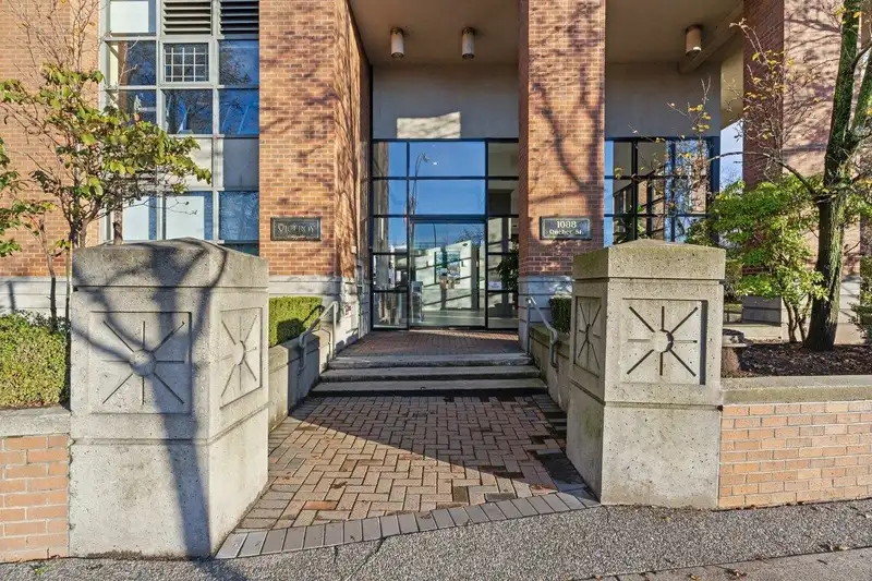 2701 1088 QUEBEC STREET - photo 4 of 23
