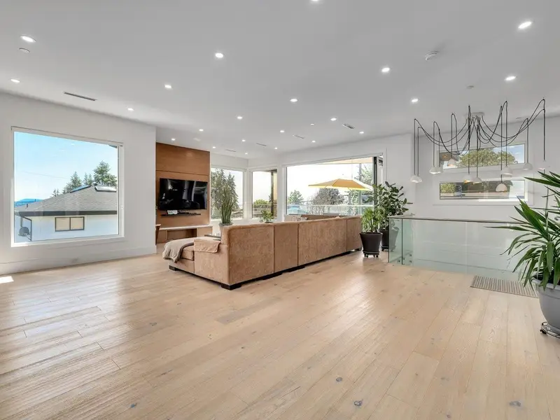 1126 STEVENS STREET - photo 3 of 25