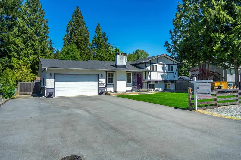 20423 43 AVENUE - photo 1 of 37