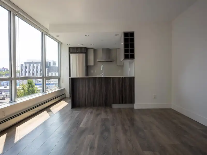 706 1788 COLUMBIA STREET - photo 4 of 19