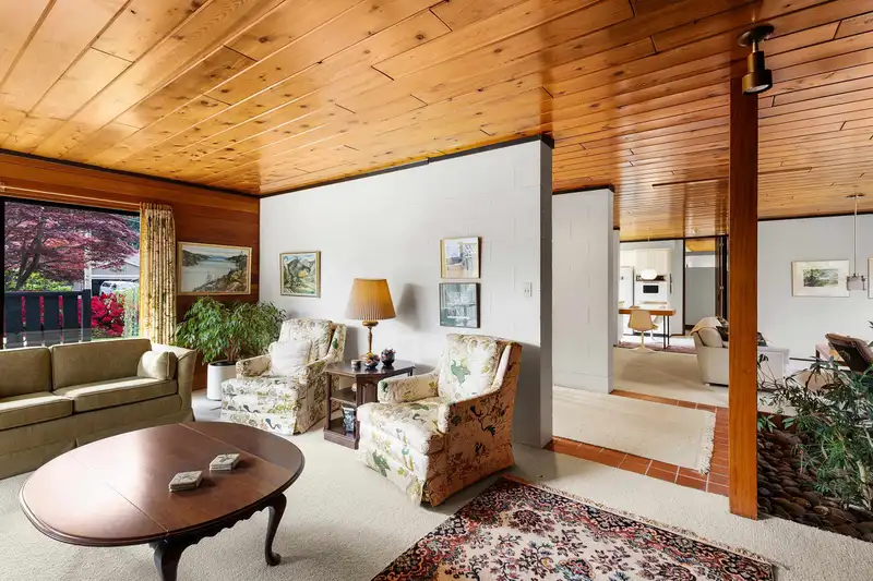 1042 KUMA CRESCENT - photo 4 of 40