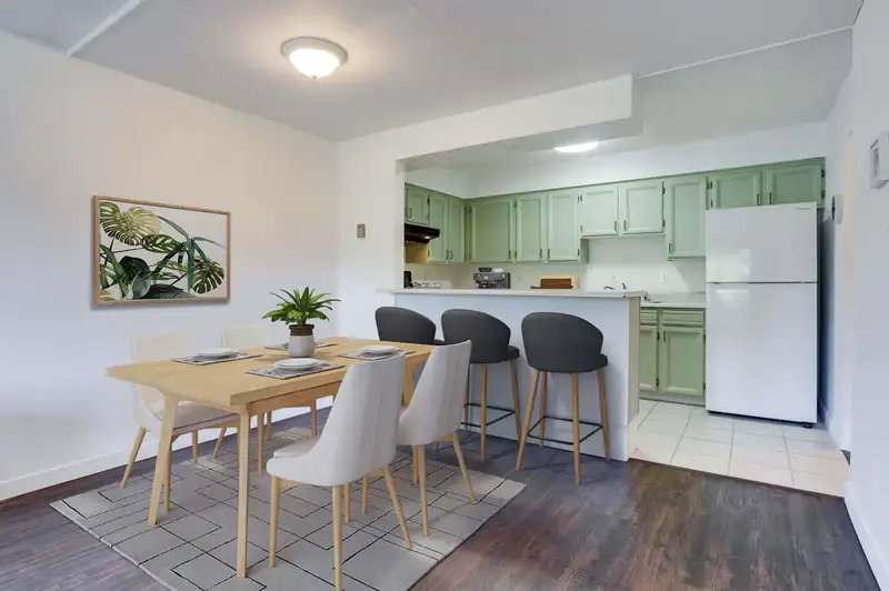 212 2255 W 8TH AVENUE - photo 3 of 11