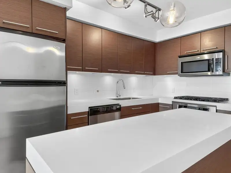 1007 2770 SOPHIA STREET - photo 4 of 25