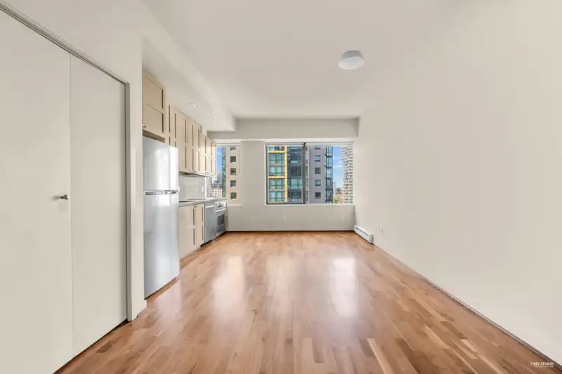 1113 1333 W GEORGIA STREET - photo 2 of 26