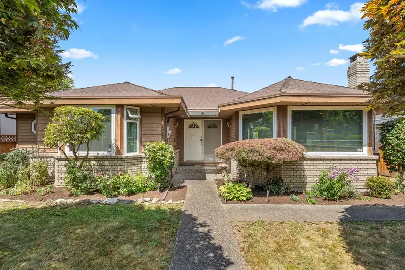 16715 104 AVENUE - photo 4 of 26