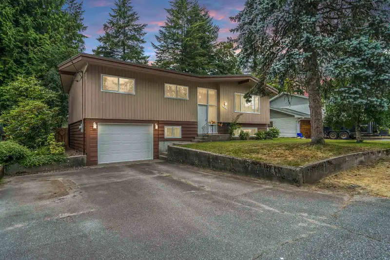 11939 HALL STREET - photo 1 of 39