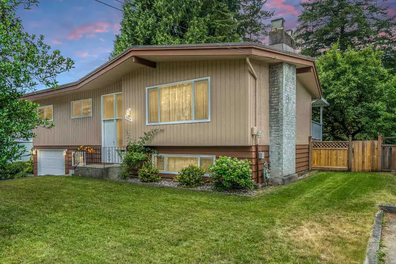 11939 HALL STREET - photo 2 of 39