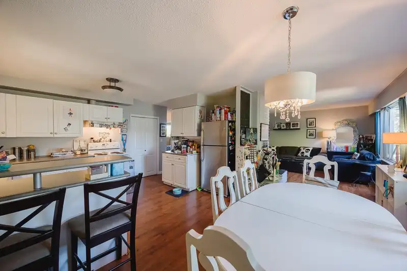 1255 MALVERN PLACE - photo 4 of 40