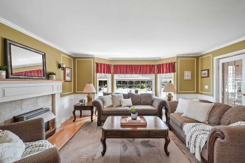 18555 57 AVENUE - photo 4 of 30