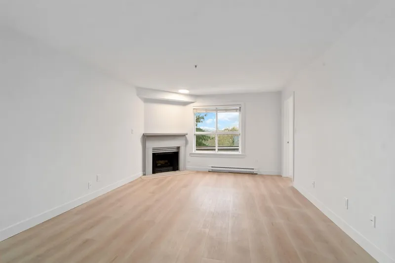 308 2928 COMMERCIAL DRIVE - photo 2 of 25