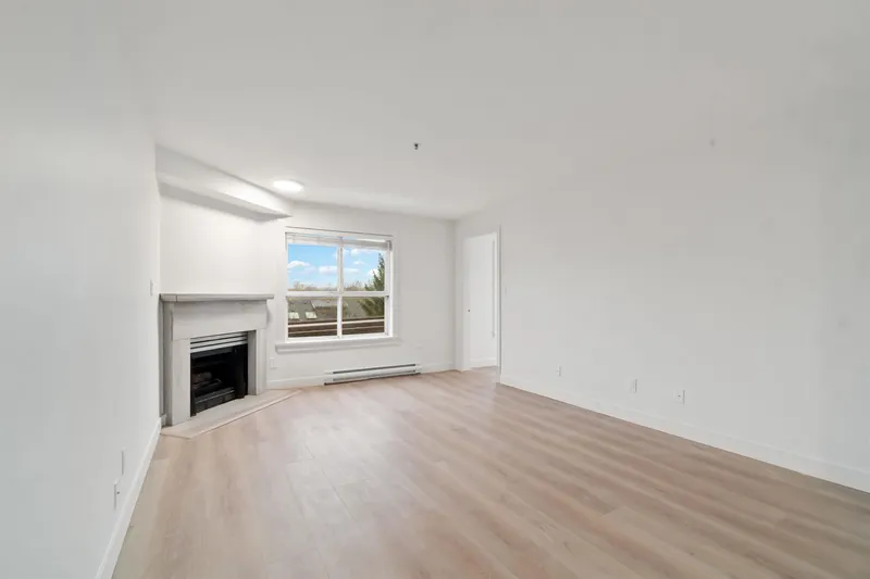 308 2928 COMMERCIAL DRIVE - photo 3 of 25