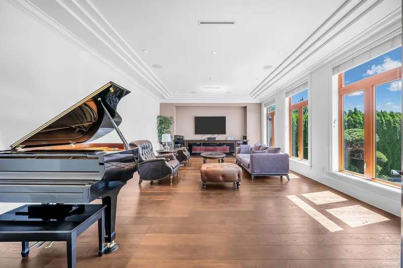 10651 GRANVILLE AVENUE - photo 4 of 25