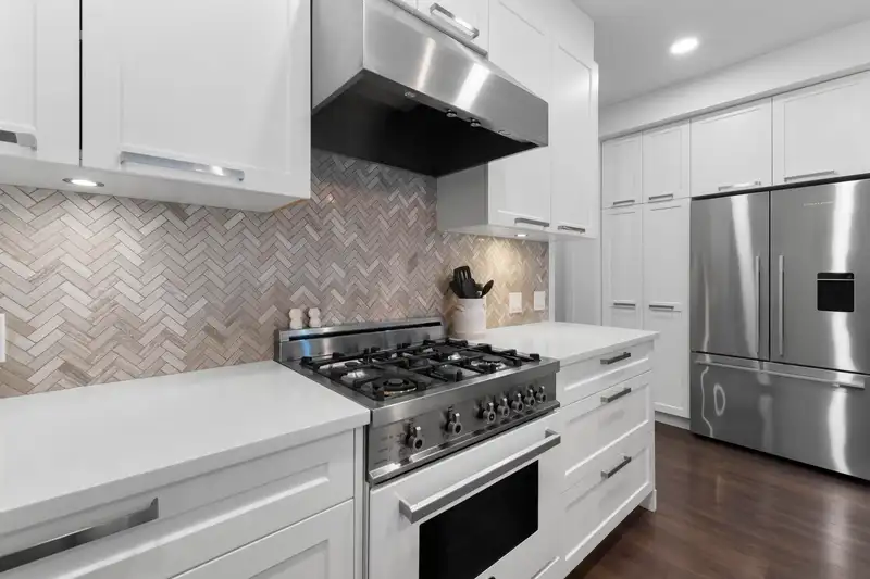 309 33540 MAYFAIR AVENUE - photo 3 of 38
