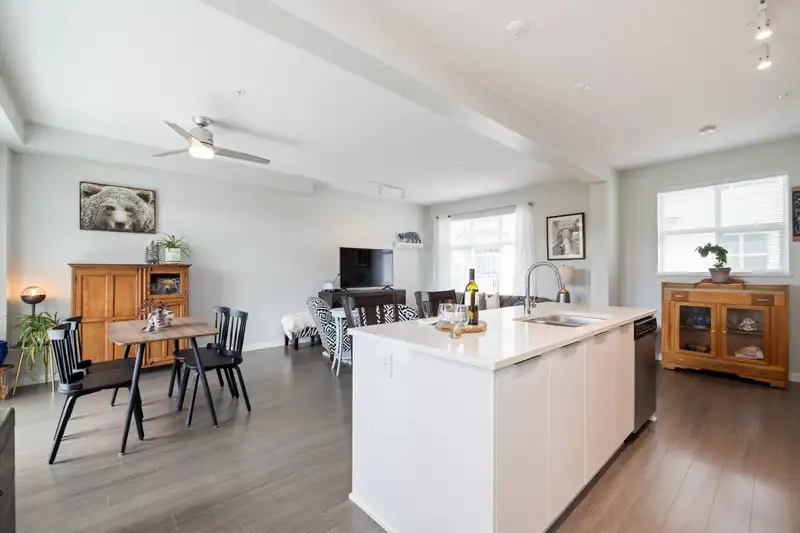 2403 11295 PAZARENA PLACE - photo 4 of 40