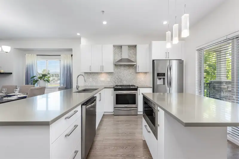 67 843 EWEN AVENUE - photo 2 of 32