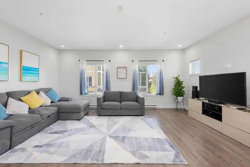67 843 EWEN AVENUE - photo 4 of 32
