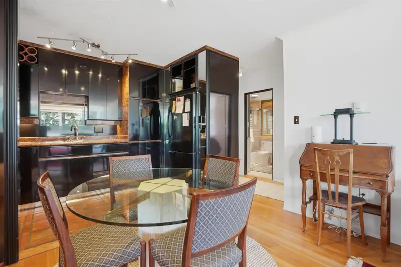 215 1425 ESQUIMALT AVENUE - photo 4 of 15