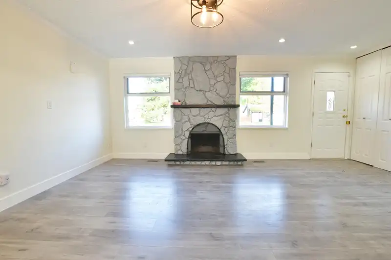 20572 43 AVENUE - photo 3 of 38