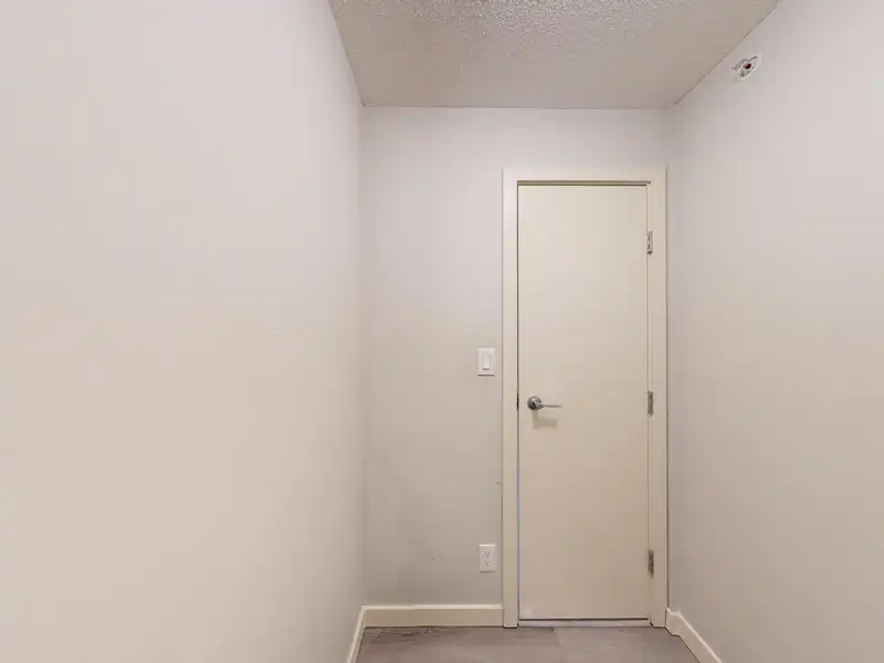 1607 928 HOMER STREET - photo 4 of 38