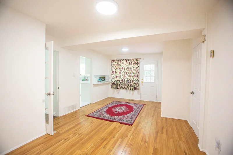 40515 PARK CRESCENT - photo 4 of 10