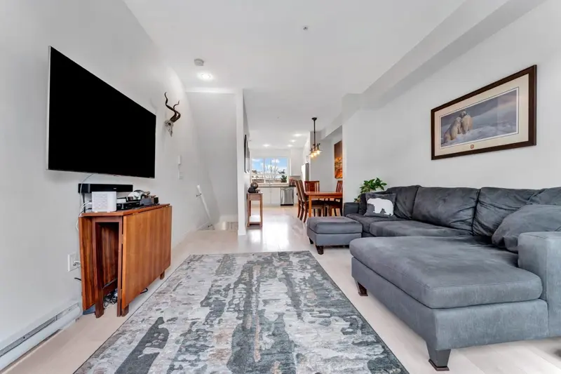 25 20857 77A AVENUE - photo 3 of 25