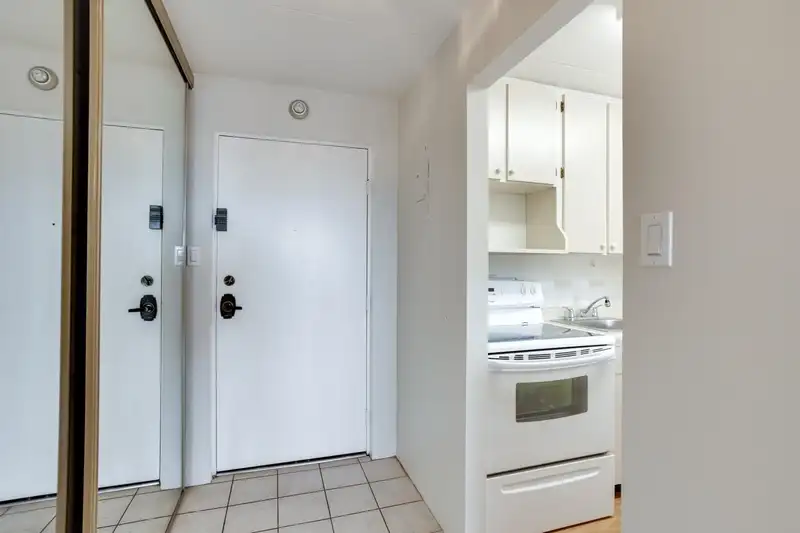 606 6651 MINORU BOULEVARD - photo 3 of 16
