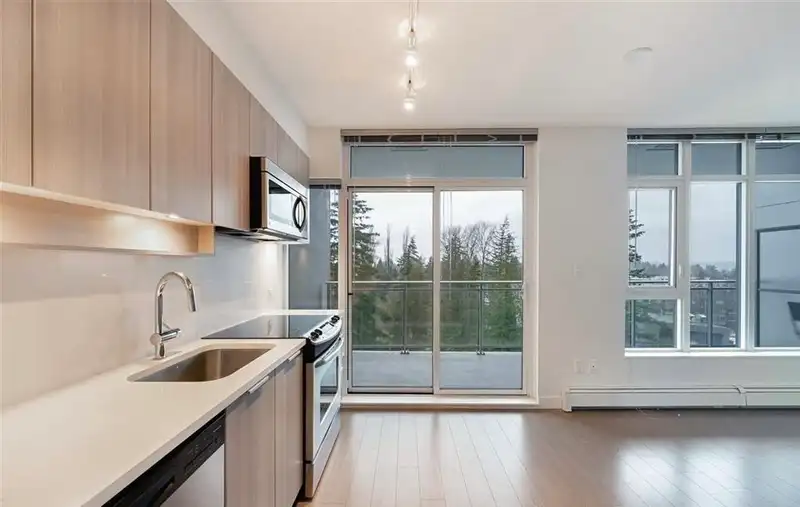 705 13308 CENTRAL AVENUE - photo 2 of 6