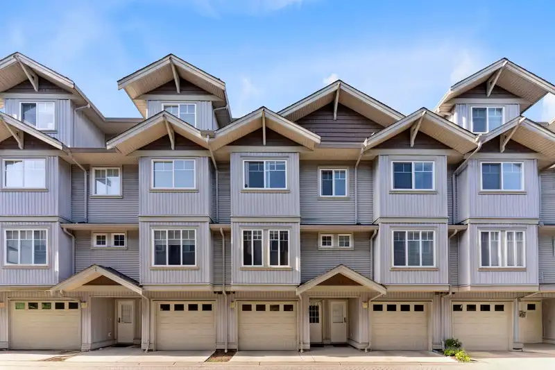 92 12040 68 AVENUE - photo 1 of 27
