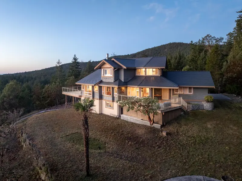 10339 SUNSHINE COAST HIGHWAY - photo 3 of 25