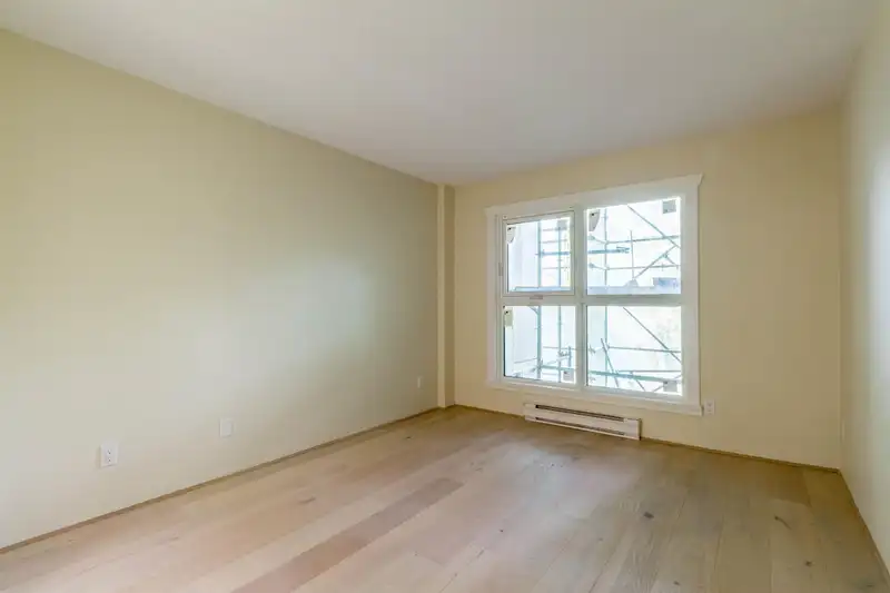 504 2528 E BROADWAY - photo 3 of 23