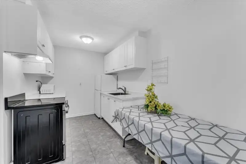 208 7220 LINDSAY ROAD - photo 2 of 24