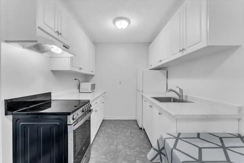 208 7220 LINDSAY ROAD - photo 3 of 24