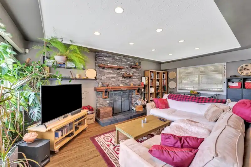 430 MONTGOMERY STREET - photo 4 of 34
